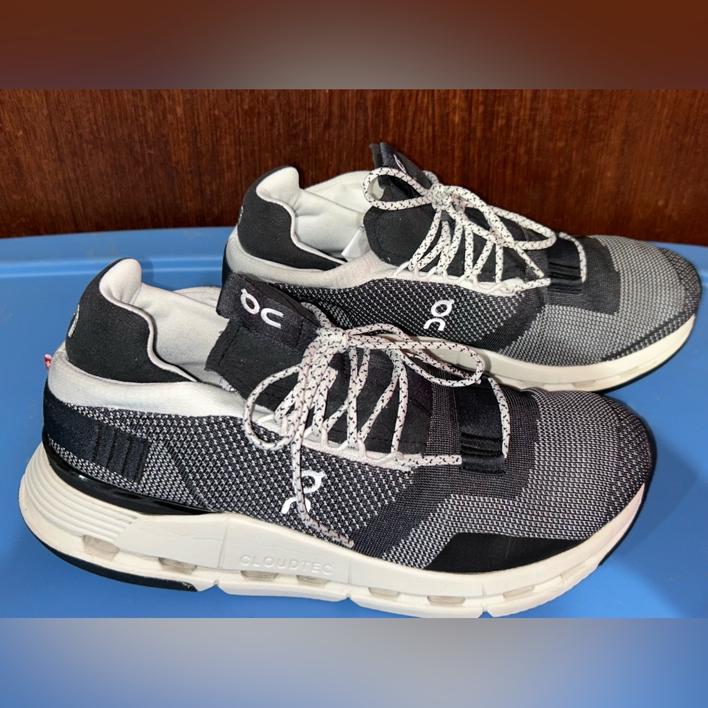 On Cloudnova Men’s Size 9.5 Black White Athletic Running Shoes